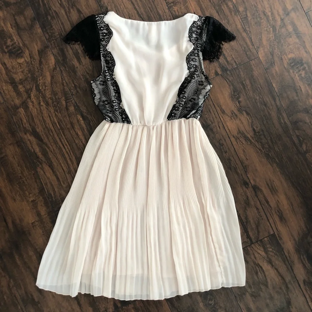 Daytrip - Off-white Dress - Size M - Picture 8 of 8